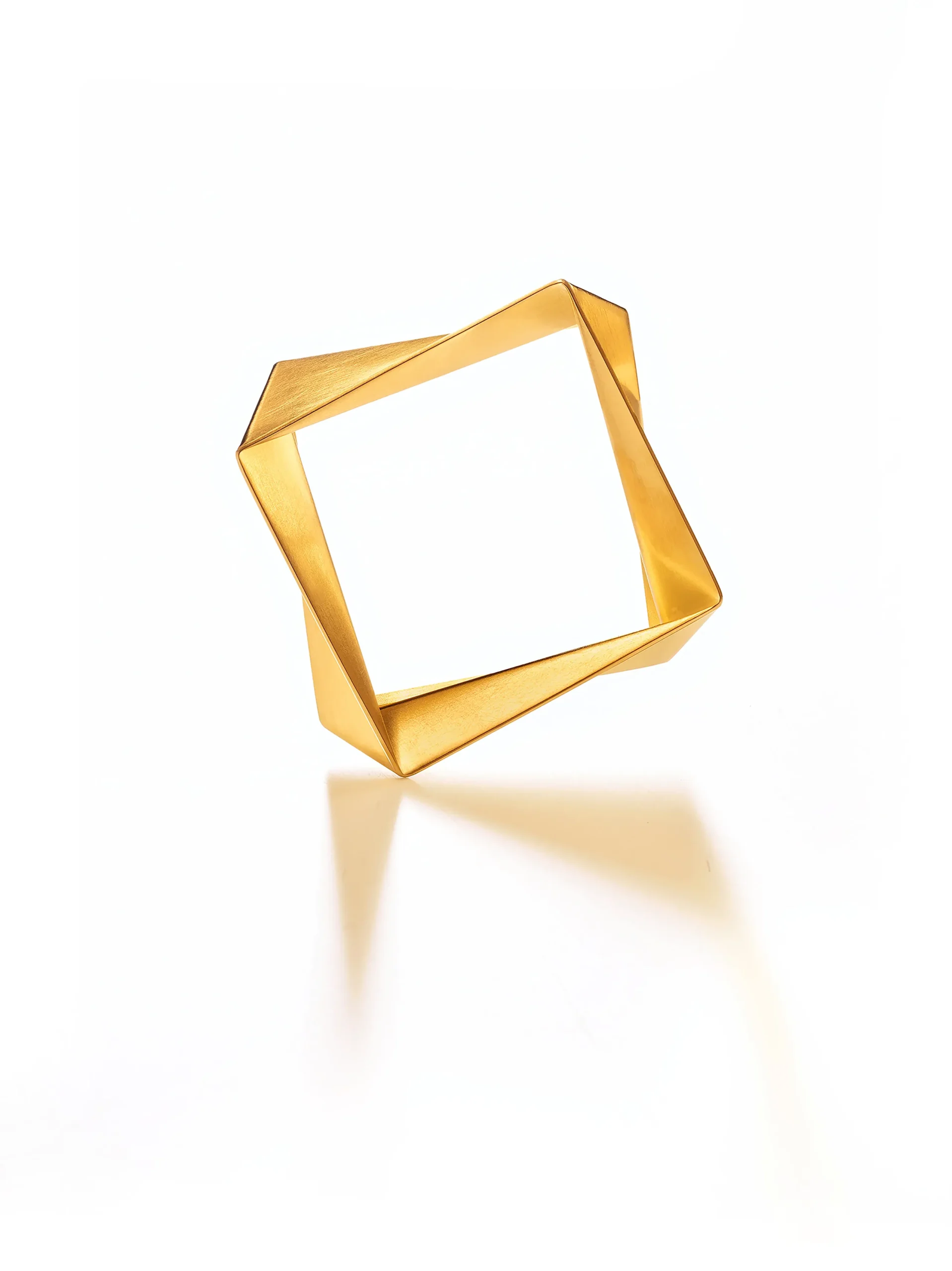 Viereckige Brosche in Gold-Falttechnik